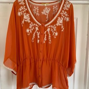 Beautiful Gianni Bini Large gorgeous embroidered top